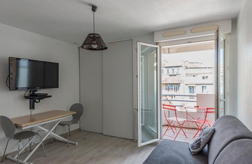 Lodi Apartment | Design studio with BALCONY in MARSEILLE