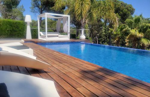 Sant Pol De Mar Villa | Design villa with sea views