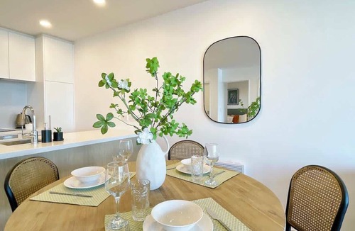 Auckland Central Business District Apartment | Designed Penthouse 2Bed & 2Bath with SkyTower View on Queen St