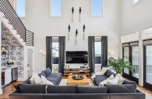 Lower Garden District House | Designer 10-bedroom compound Heated Pools & Hot Tubs