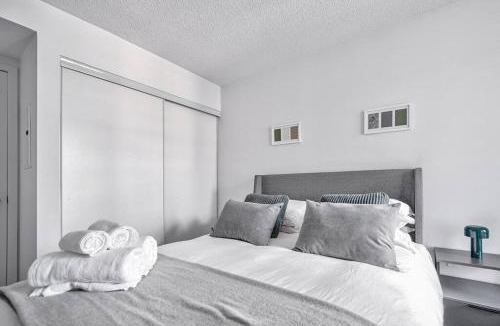CityPlace Apartment | Designer 2BR Downtown Condo, Rogers Center