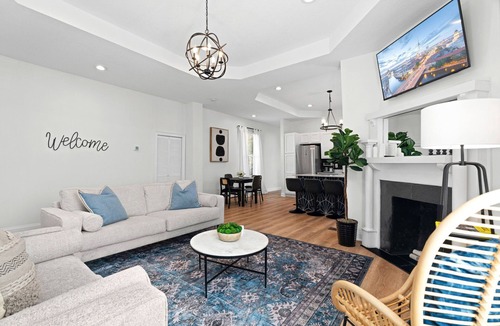Springfield House | Designer 2BR | Historic Charm + Walk to Fun