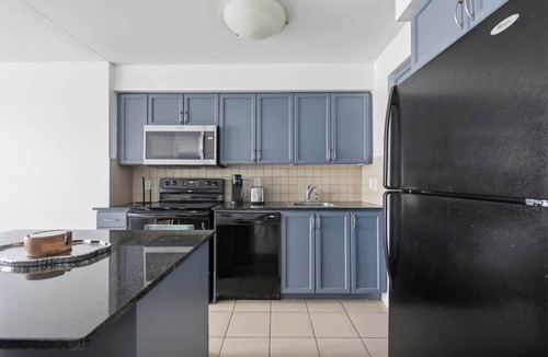 Downtown Mississauga Apartment | Designer 2BR - King Suite - Rare 2 Parking - YYZ