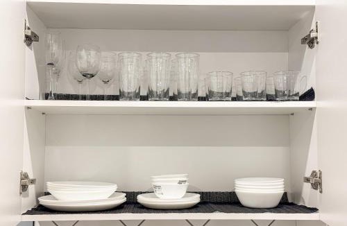 South London Apartment | Designer 2BR Suite - Steps to Vic Hospital - Wortley