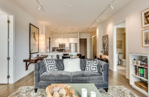 Sheridan Park Apartment | Designer 3BR with Balcony & Elevator on Clark! apts
