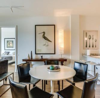 Sheridan Park Apartment | Designer 3BR with Balcony & Elevator on Clark! apts