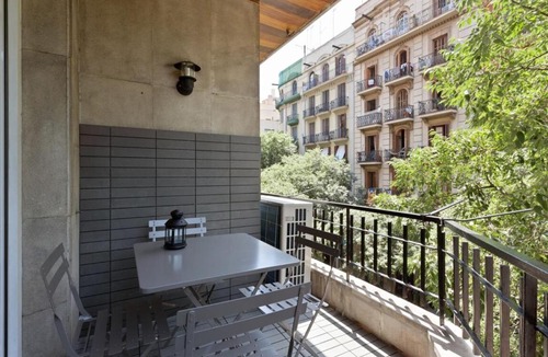 La Nova Esquerra de l'Eixample Apartment | Designer 4 Bedroom Apartment with Balcony near Plaça Catalunya