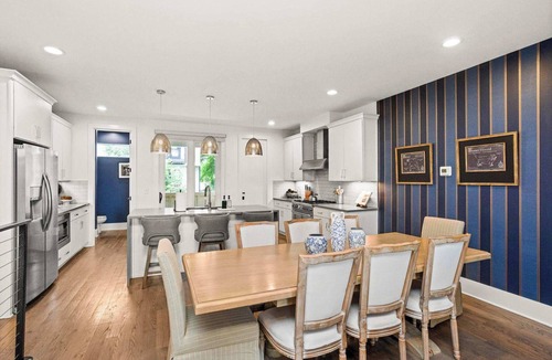 Eighth Avenue House | Designer 4BR | All Ensuite | 2mi to Broadway
