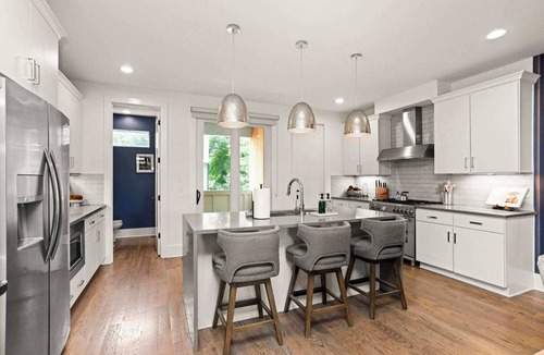 Eighth Avenue House | Designer 4BR | All Ensuite | 2mi to Broadway
