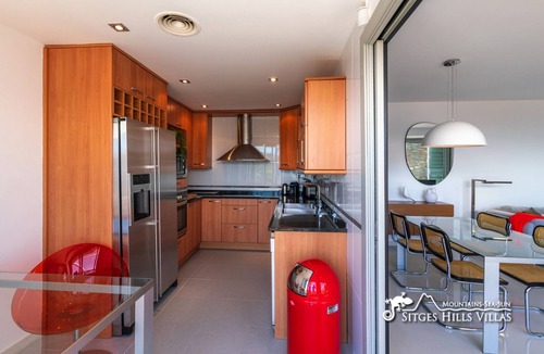 Sant Pere de Ribes Apartment | Designer Apartment Casa Del Mar with A/C, com pool and sea views