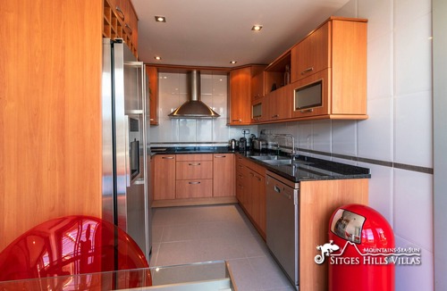 Sant Pere de Ribes Apartment | Designer Apartment Casa Del Mar with A/C, com pool and sea views