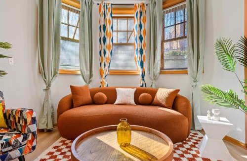 Wicker Park Apartment | Designer Apt Billiards Private Patio 1 Parking