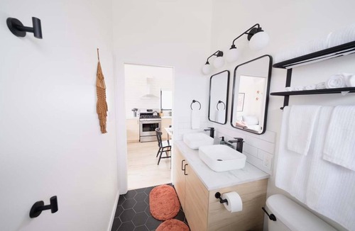 Virgil House | Designer Cottage! Steps from Popular Wineries!