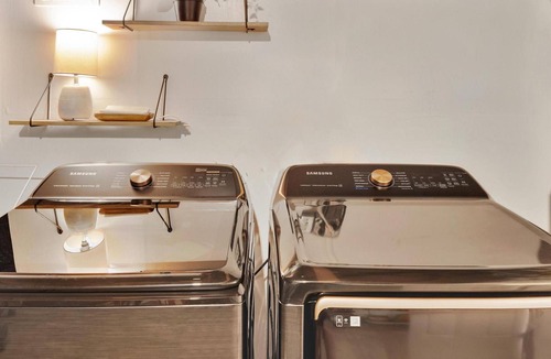 Carlsbad House | Designer Coastal Paradise w Pool - Steps to Beach