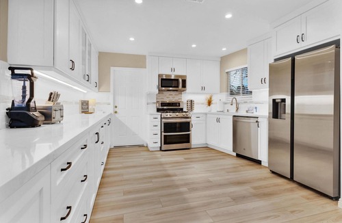 Carlsbad House | Designer Coastal Paradise w Pool - Steps to Beach