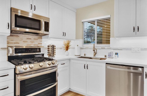 Carlsbad House | Designer Coastal Paradise w Pool - Steps to Beach