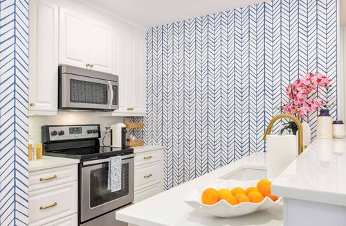 Palm Beach Apartment | Designer condo steps to beach & concierge