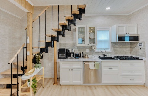 Gaffer District House | Designer Corning Retreat Walk to CMOG & Downtown