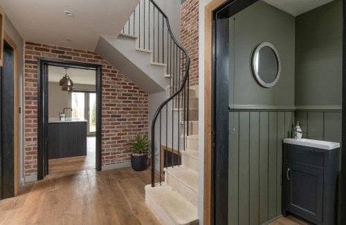 Leighterton House | Designer Cotswold post house with external sauna