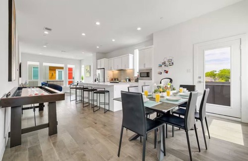 Old East Dallas House | Designer Dallas Home, Rooftop, Kid Friendly Stay
