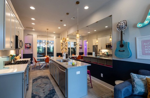 Hadley - Washington Condo | Designer Dolly Townhome - Perfect for Groups & Girls` Trips
