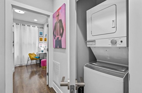Hadley - Washington Condo | Designer Dolly Townhome - Perfect for Groups & Girls` Trips