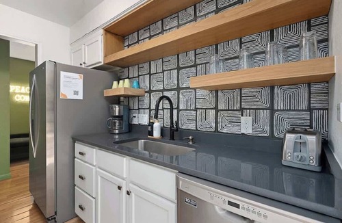 Westfield House | Designer Duplex - Pool, Fire Pit, Great Location