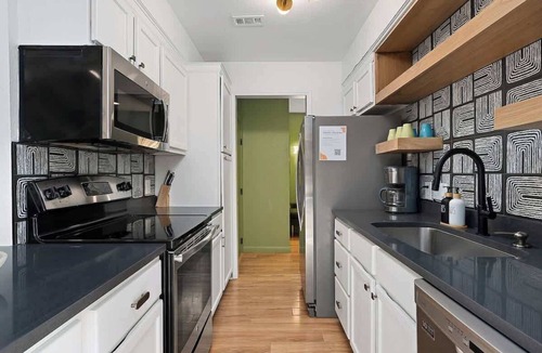 Westfield House | Designer Duplex - Pool, Fire Pit, Great Location
