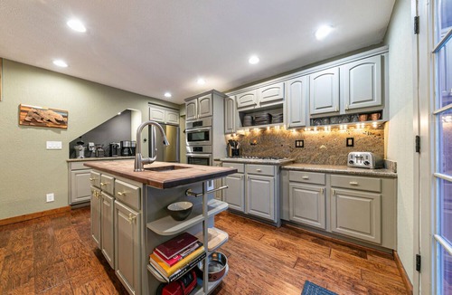 Cedar Flat House | Designer Furnishings, sunny deck, hot tub, chef's kitchen, private beach & pier