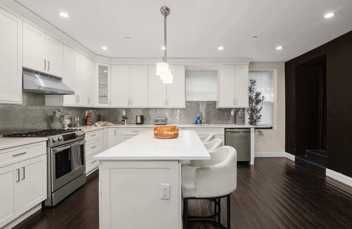 East Harlem Apartment | Designer Harlem Home | 4BR | Sleeps 12