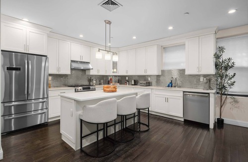 East Harlem Apartment | Designer Harlem Home | 4BR | Sleeps 12