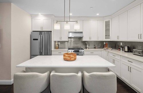 East Harlem Apartment | Designer Harlem Home | 4BR | Sleeps 12