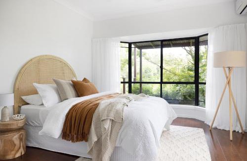 Mapleton House | Designer Hinterland Escape with Breathtaking Views