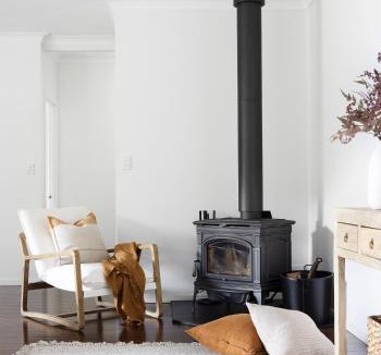 Mapleton House | Designer Hinterland Escape with Breathtaking Views