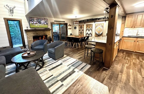 Lake Harmony House | Designer Home 3-Min Walk to Exclusive Lake Club 2-Min Drive to Ski Lifts