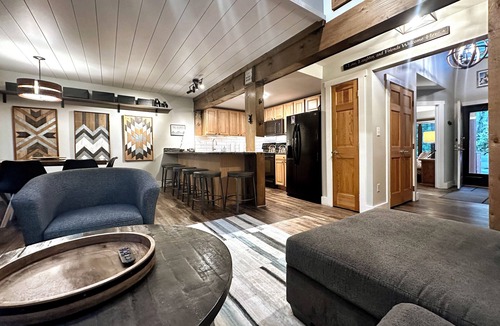 Lake Harmony House | Designer Home 3-Min Walk to Exclusive Lake Club 2-Min Drive to Ski Lifts