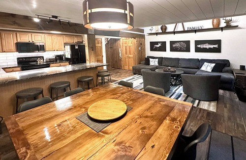 Lake Harmony House | Designer Home 3-Min Walk to Exclusive Lake Club 2-Min Drive to Ski Lifts