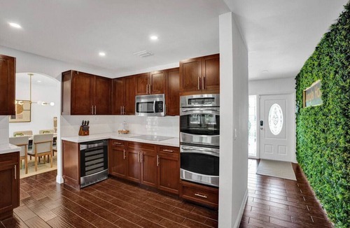 Imperial Point House | Designer Home - Private Pool & BBQ - 1.5mi to Beach