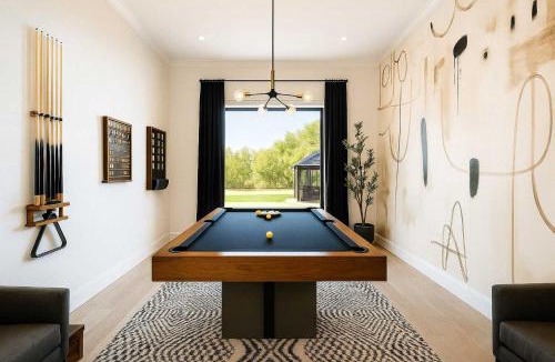 Driftwood House | Designer Home with Hot Tub BBQ & Hill Views