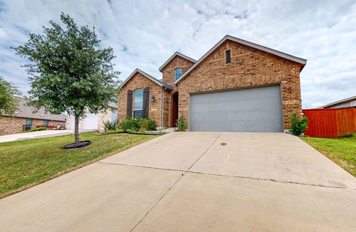 Austin House | Designer home with luxe suite, home office, outdoor lounge & dog-friendly yard