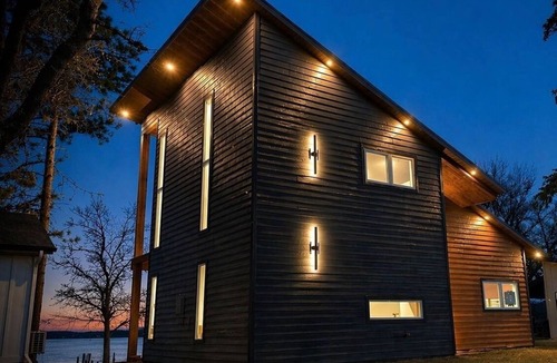 Dent Cabin | Designer Lake Cabin - PickleBall, HotTub, Slide, Sandy Shore, Ice Baths, Biking