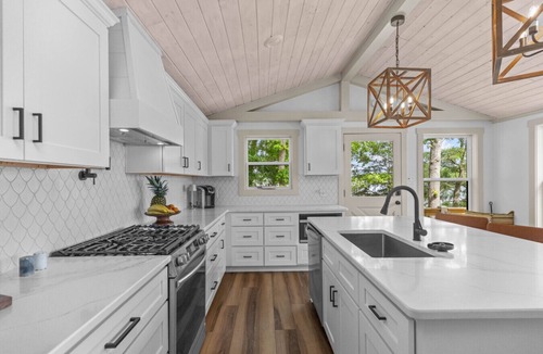 Hardwick House | Designer Lake Home|Games|FirePit|Dock|Kayaks
