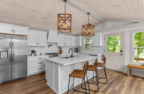 Hardwick House | Designer Lake Home|Games|FirePit|Dock|Kayaks