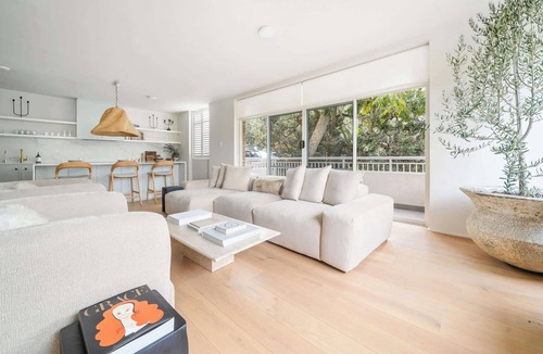 Darling Point Apartment | Designer Living in Darling Point with Parking