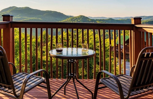 Wears Valley Cabin | Designer Lodge/Stunning Views/Heated Pool/Spa/Firepit/Games