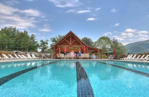 Wears Valley Cabin | Designer Lodge/Stunning Views/Heated Pool/Spa/Firepit/Games