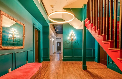 West End House | Designer Lodging in Downtown Austin with Free WiFi & Partial AC