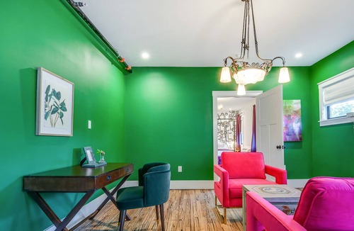 West End House | Designer Lodging in Downtown Austin with Free WiFi & Partial AC