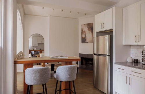Rush and Division Apartment | Designer Loft 2W | Heart of Gold Coast/River North