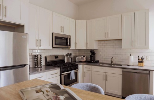 Rush and Division Apartment | Designer Loft 2W | Heart of Gold Coast/River North